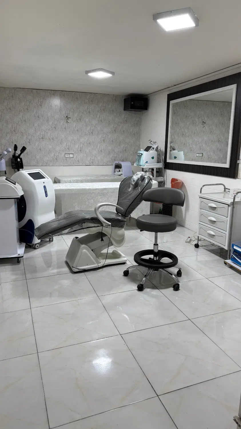 اتاق در مطب پزشک