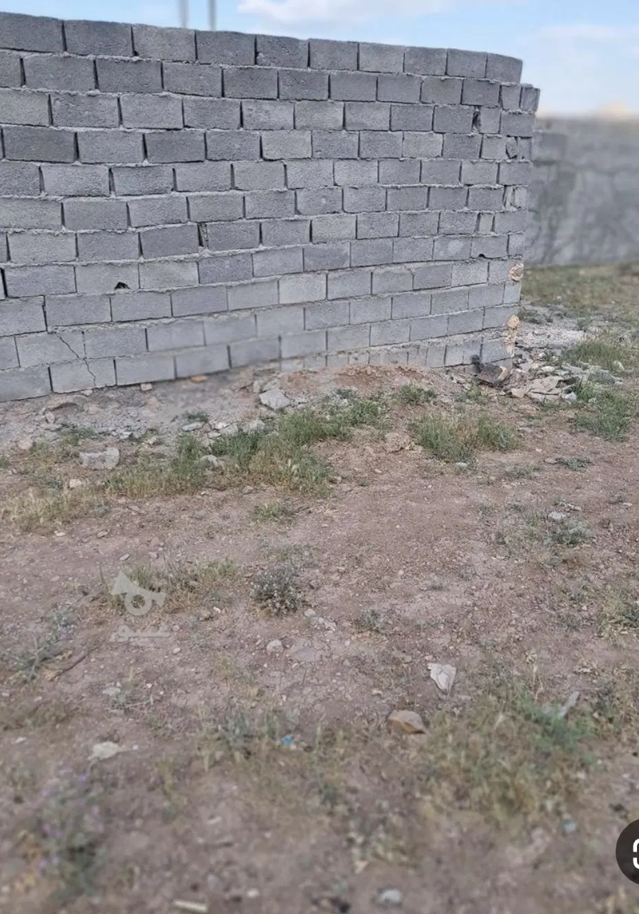 زمین چهار دیواری