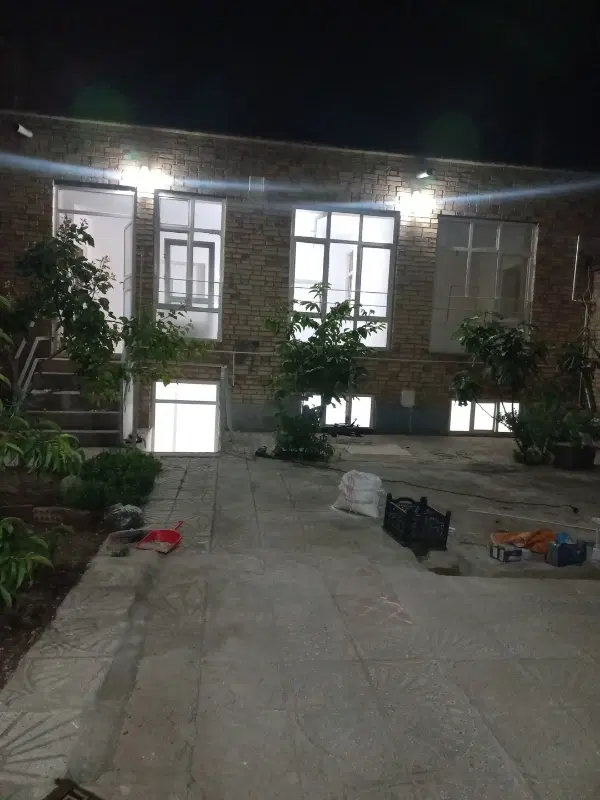 اجاره ساختمان حیاط دار ۲ واحده بر جاده