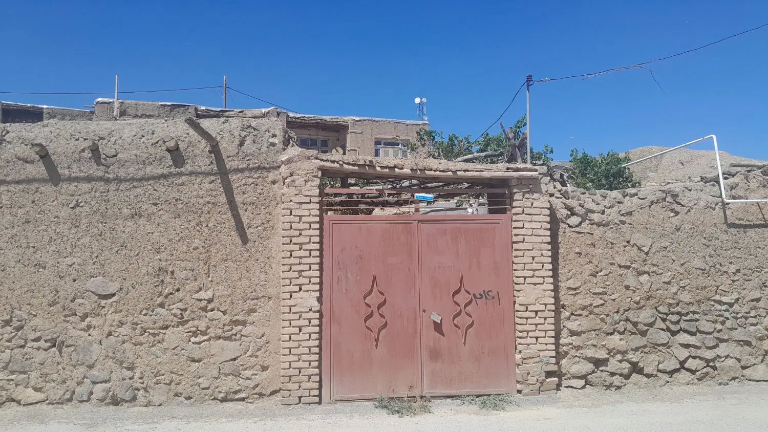 خانه روستای نیوشت
