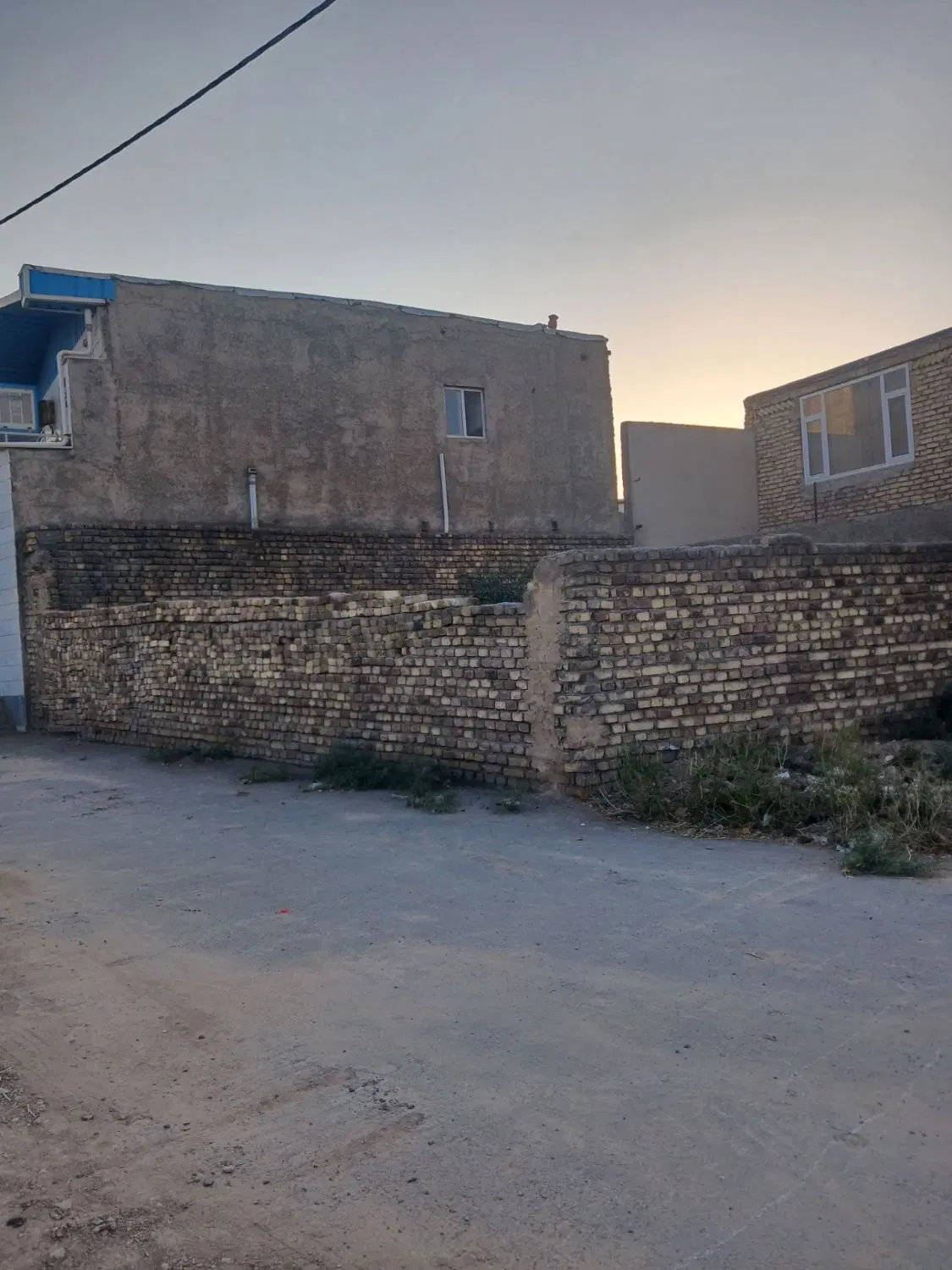 زمین ۴ دیواری کرهرود