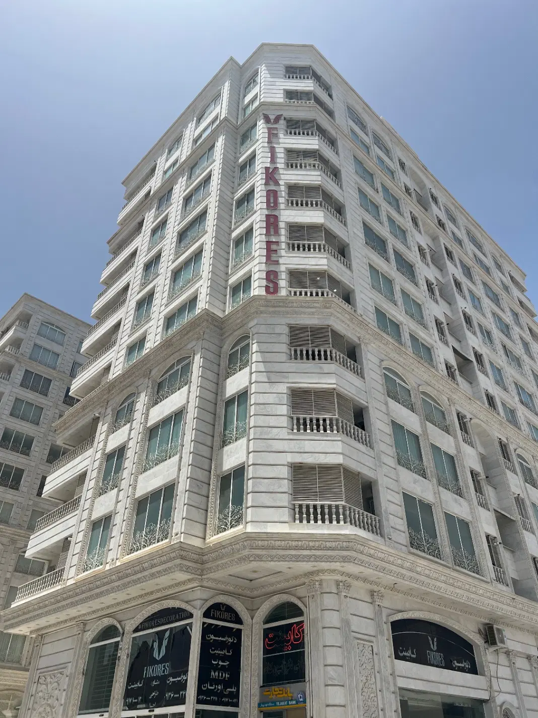 اپارتمان ۱۳۰ متری فیکورس