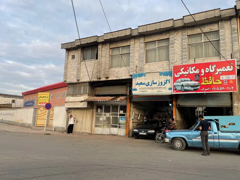 مغازه بر خیابون اصلی فاضل آباد