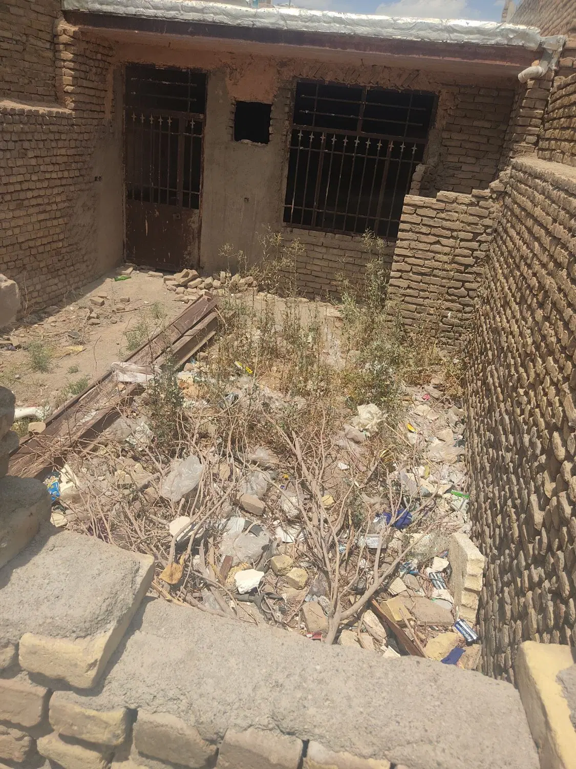 خانه نیمه ساخته