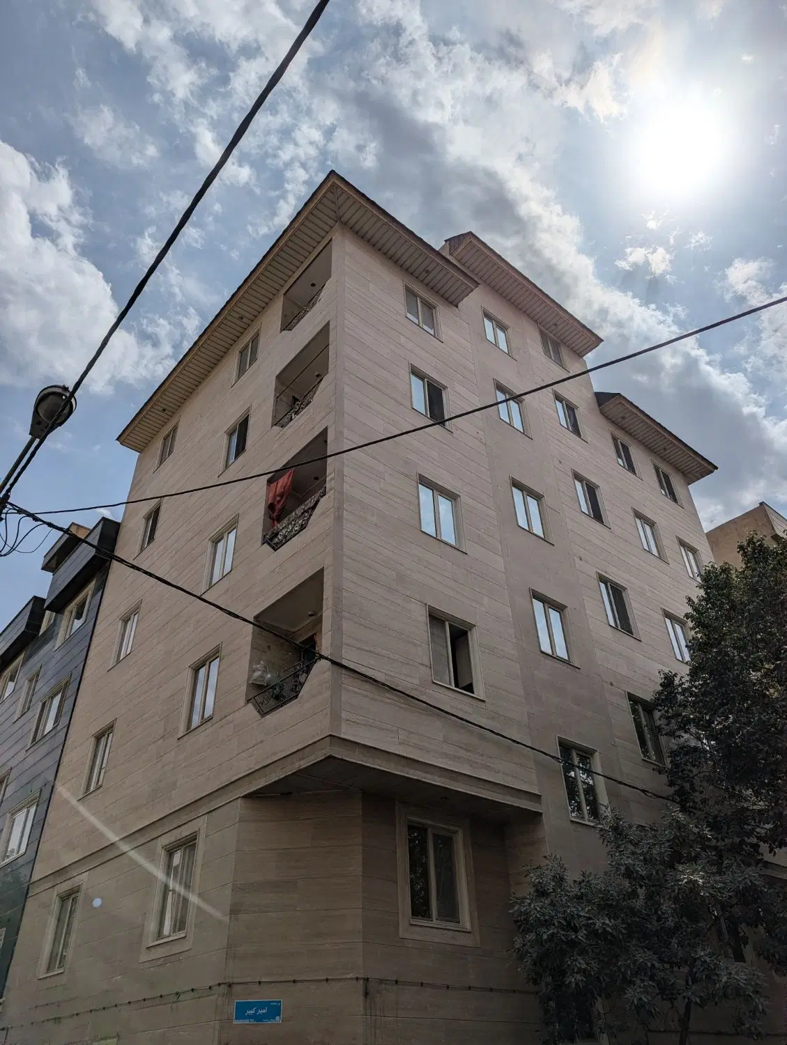 ۵۵ متر آپارتمان با پارکینگ فول امکانات
