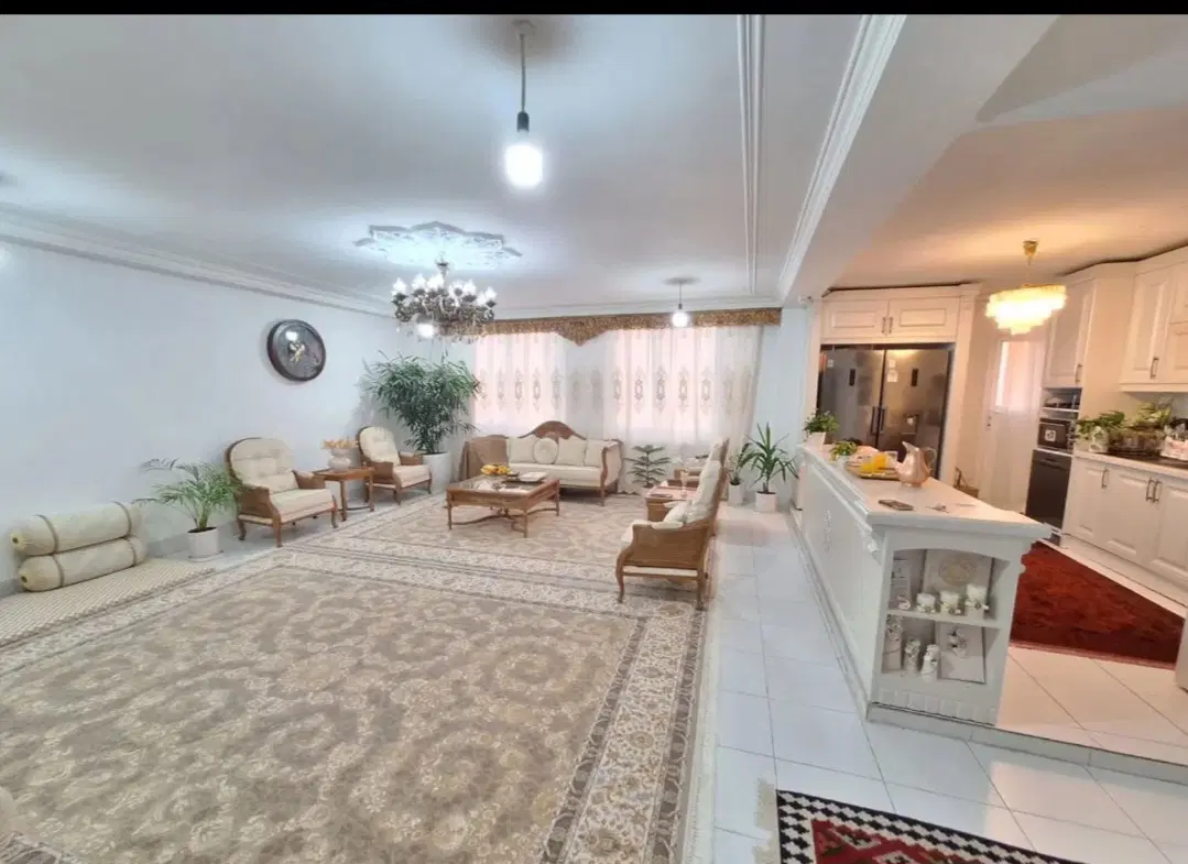 آپارتمان خیابون پزشک.