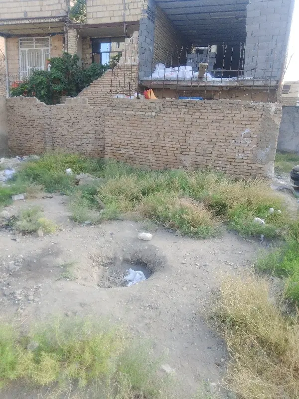 زمین مسکونی با آهن