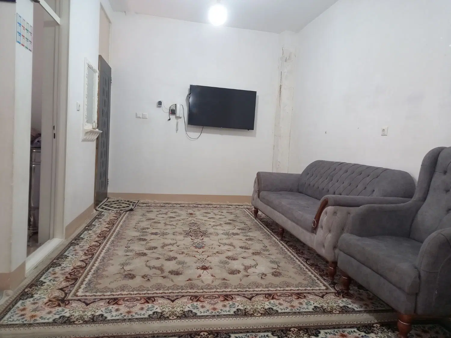 ساختمان ۲طبقه درپاپی خالدار