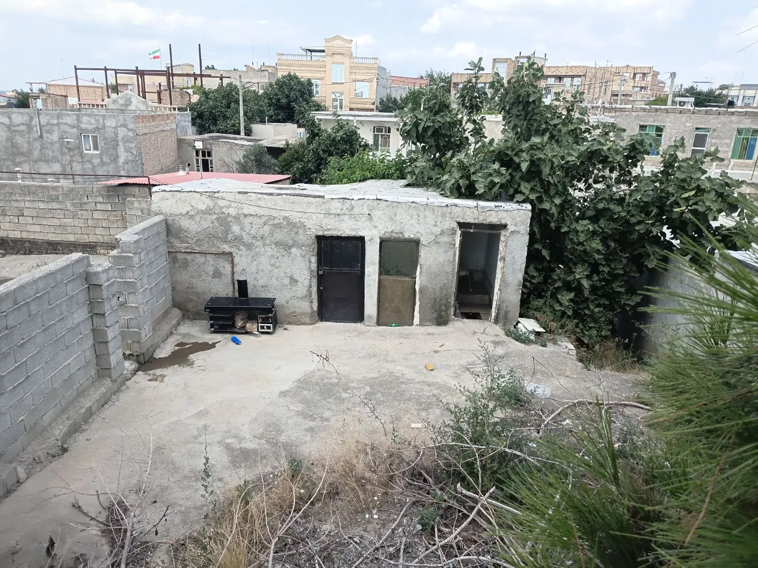 ۲۰۰ متر زمین مسکونی