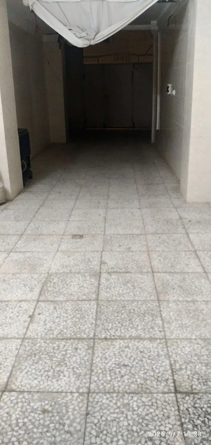 یک باب انبار ۱۲۰متری تاسف سرامیک بسیار تمیز
