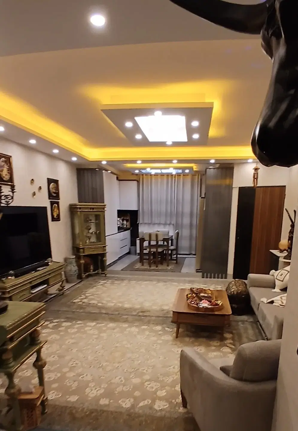 واحد ۷۸ متری گلستان میلان فرد