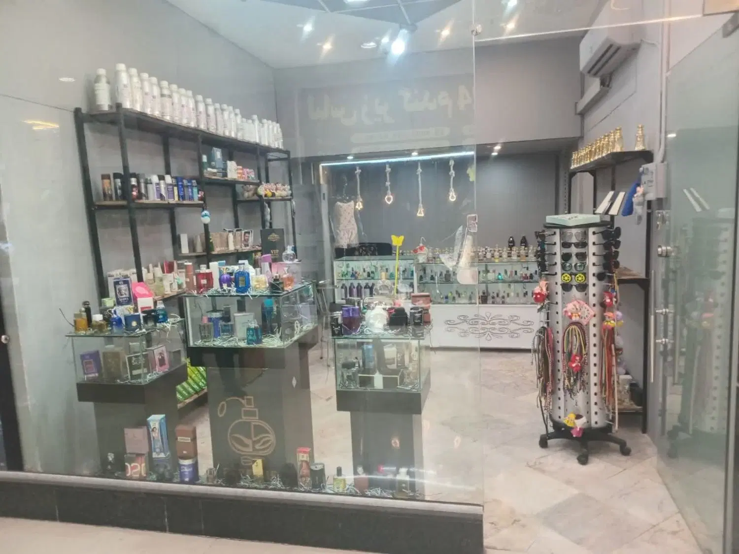 واگذاری مغازه عطر باجنس پاساژ فردوسی1