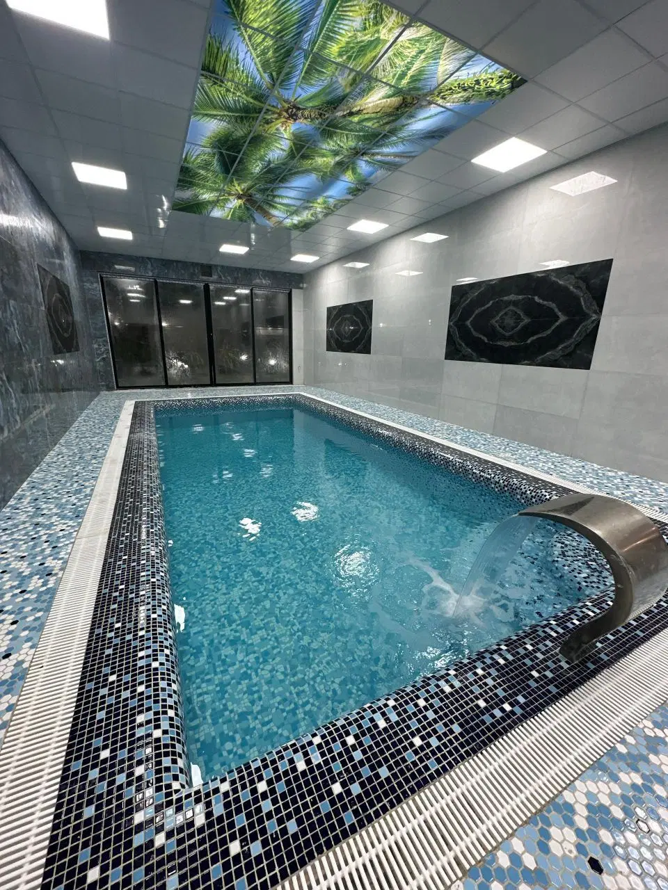 استخر آب گرم