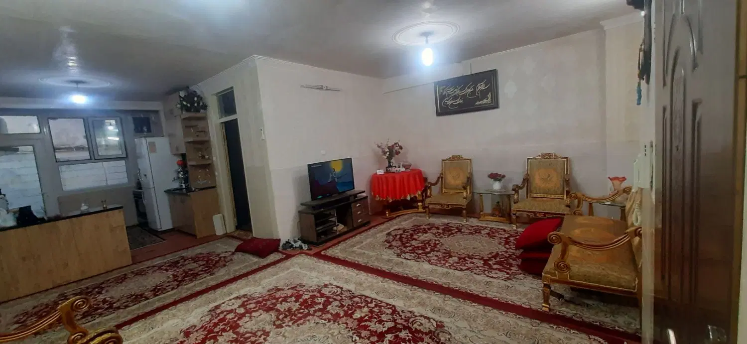 ۸۵ متر همکف حیاط دار بر عباس کاشی و بر خ رنجبر