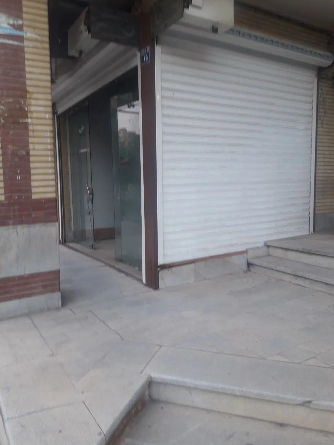 مغازه ۲۸ متری دونبش بر بلوار توحید شرقی