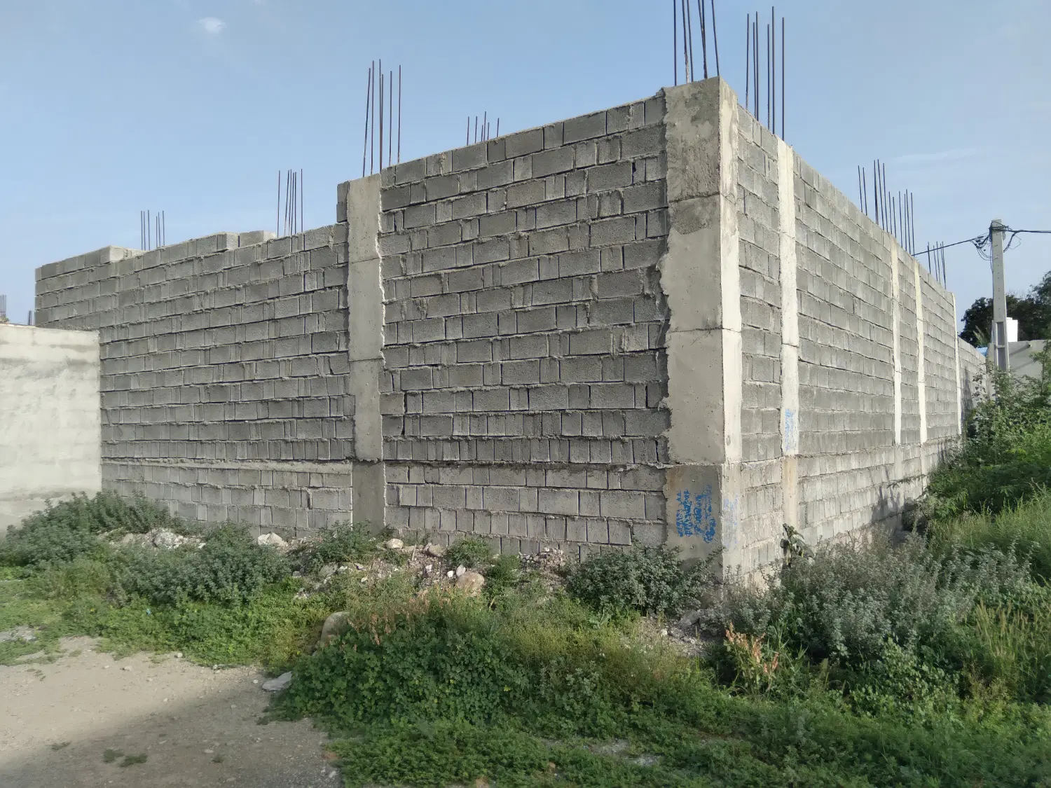 ویلای ۲۲۰ متری نیمه ساخت در غدیر جنوبی