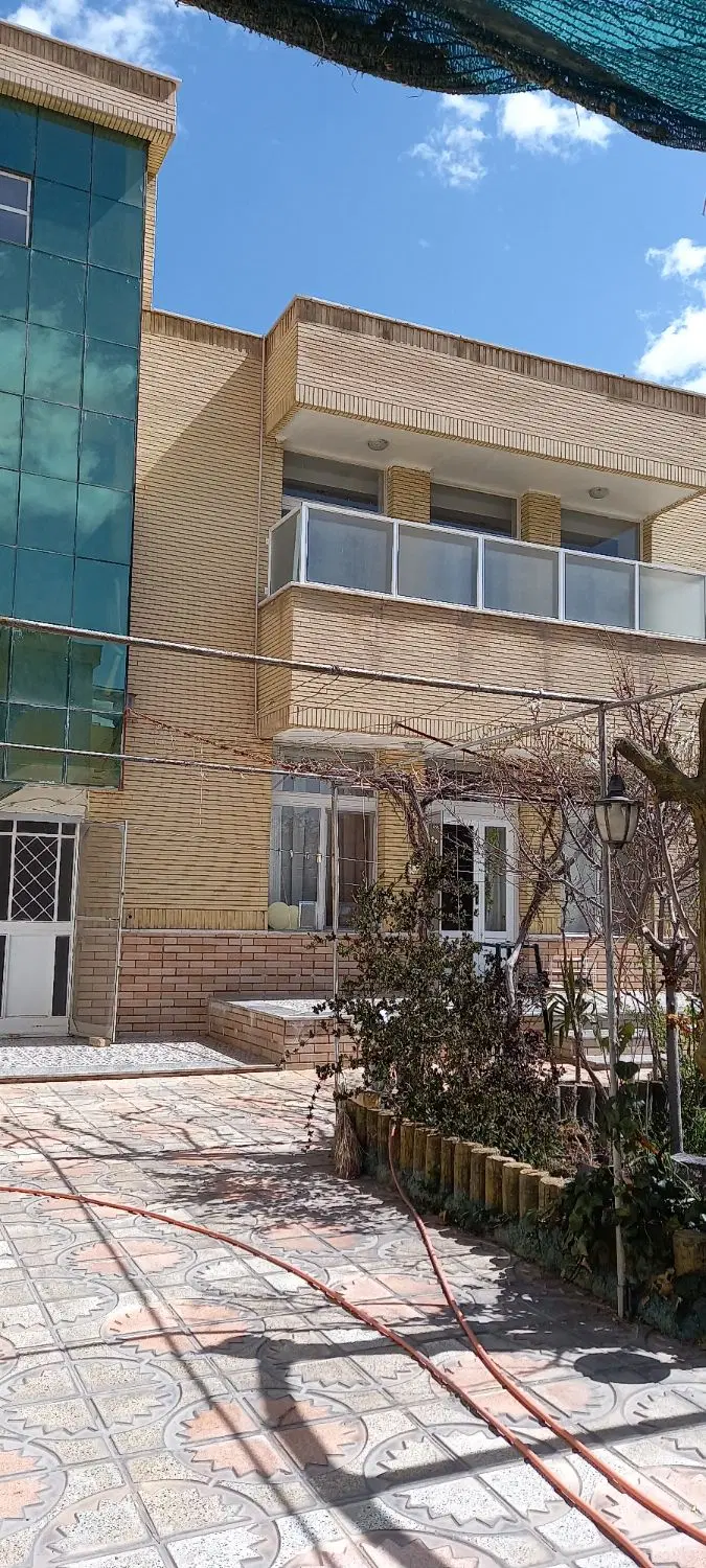 فروش منزل ویلایی  دو طبقه  درب حیاط