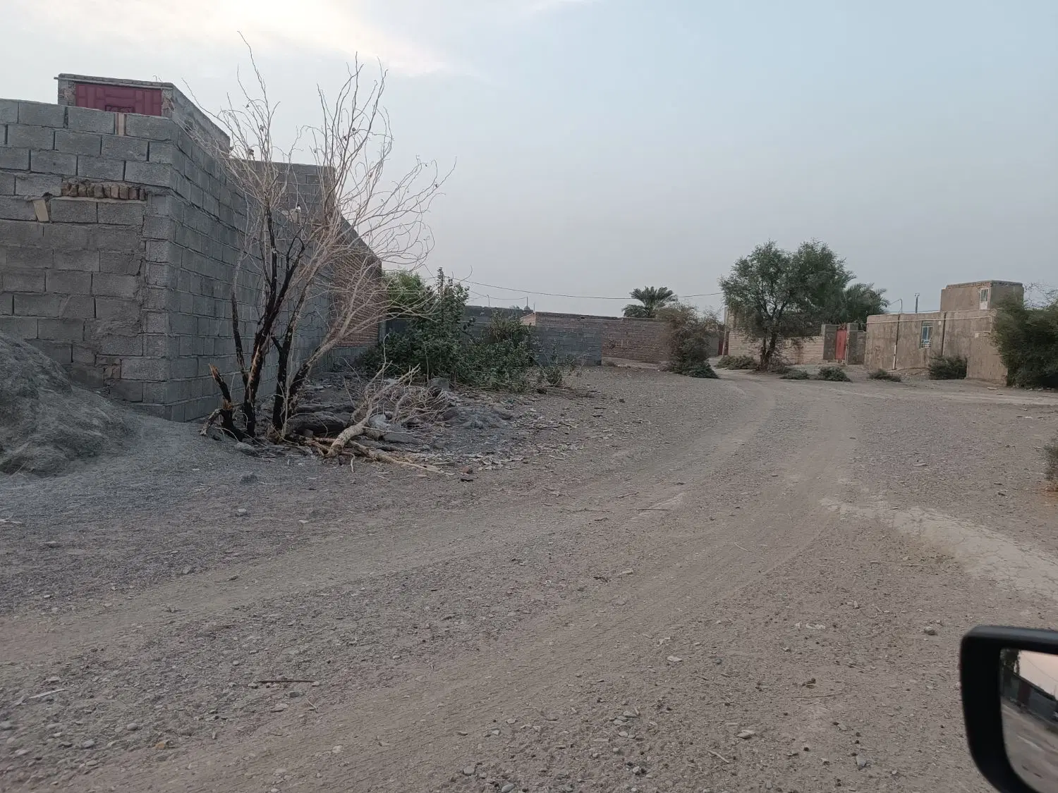 یک قطعه زمین به متراژ ۳۰۱ متر مربع