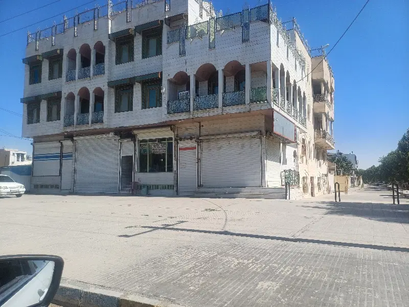 مغازه تجاری سه دهنه میدان امام حسین