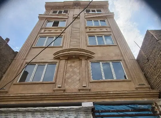 واحد ۱۰۰ متری نوساز خام