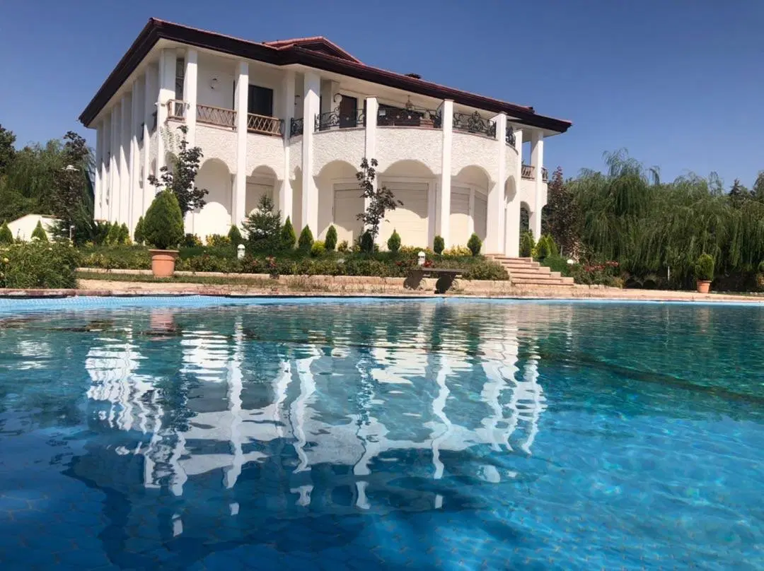 (قصر کردان کرج) ۱۰۰۰ متر بنا ۱۲۰۰۰ متر زمین