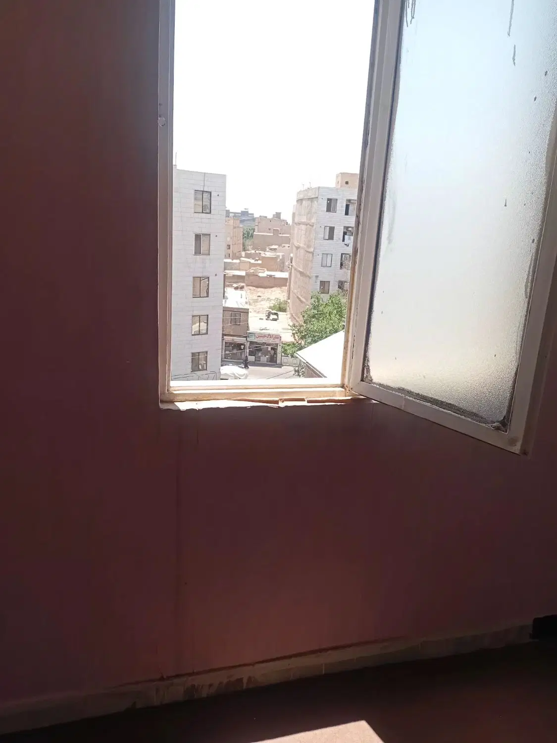 آپارتمان ۶۵متری طبقه پنجم رو به نما فرشیدفر
