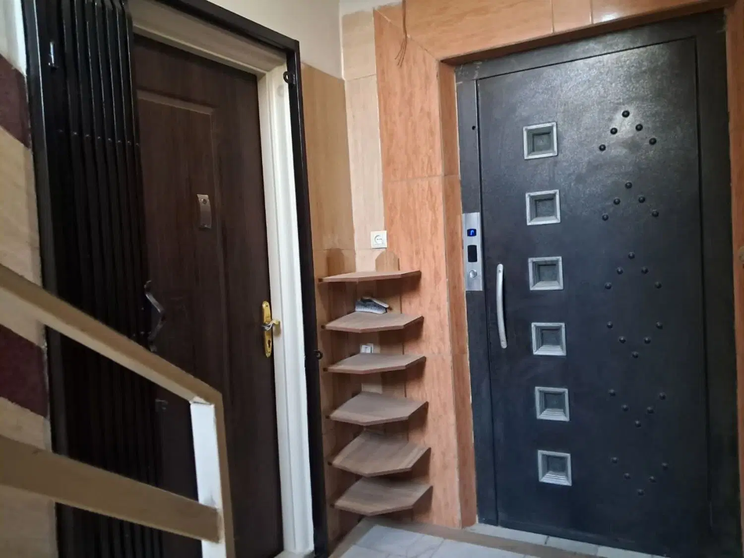 اجاره واحد آپارتمان  فول امکانات با بهترین لوکیشن