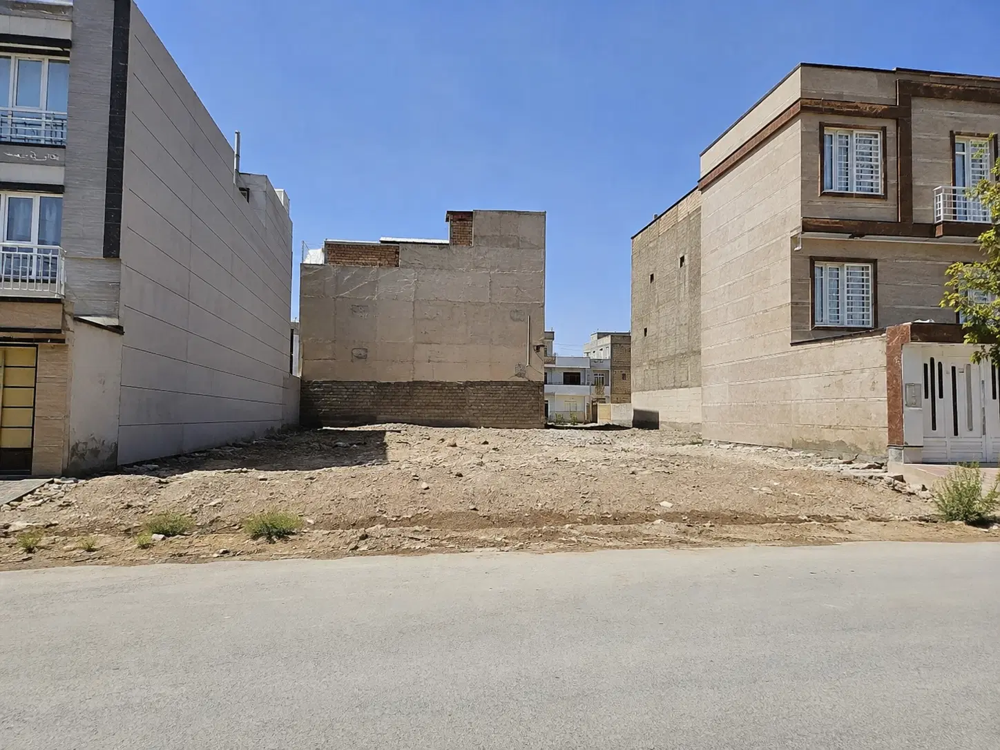 زمین جنوبی با پروانه ساخت شهرداری