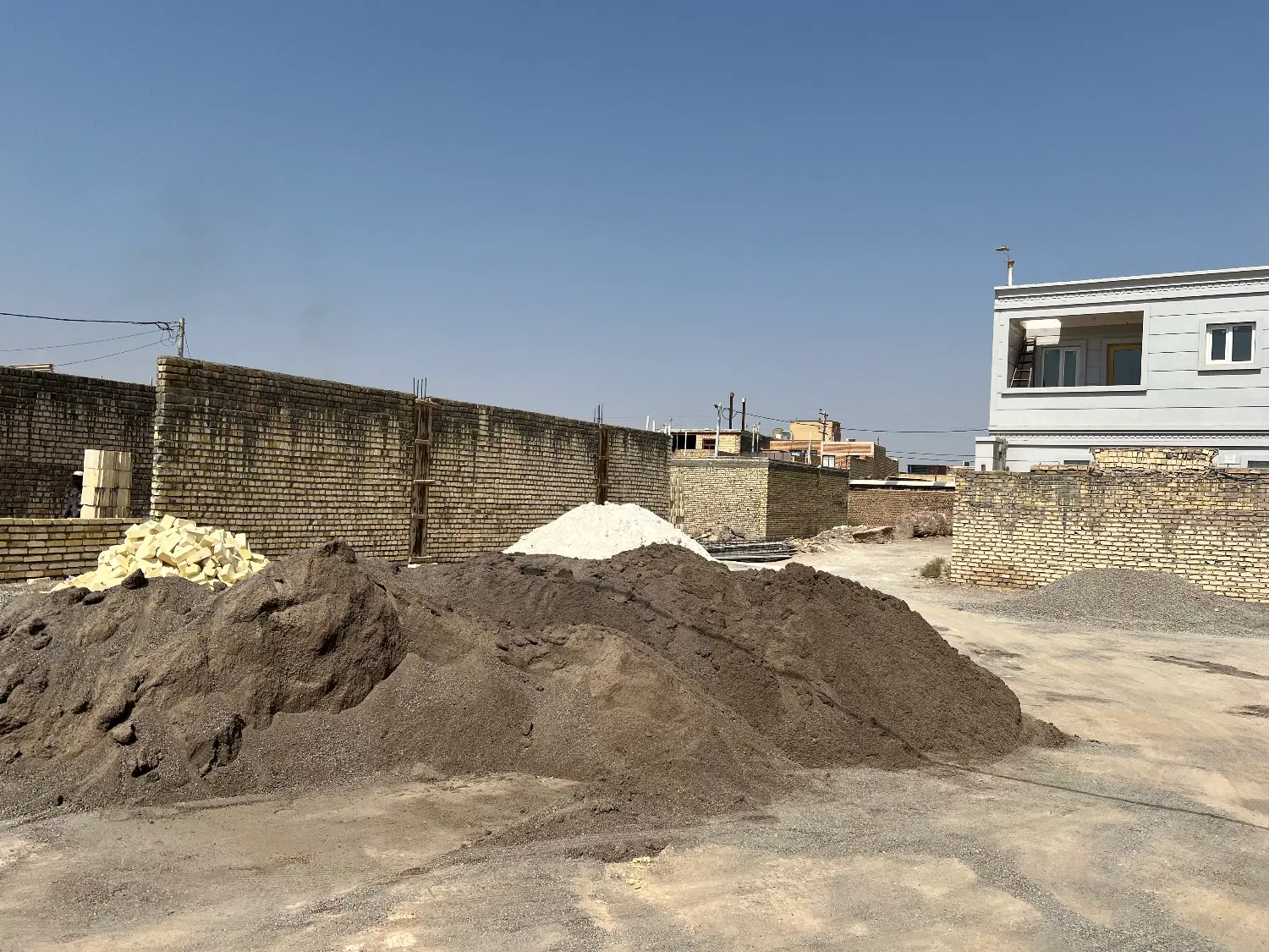 زمین ۱۰۰متری خیابان نطنز