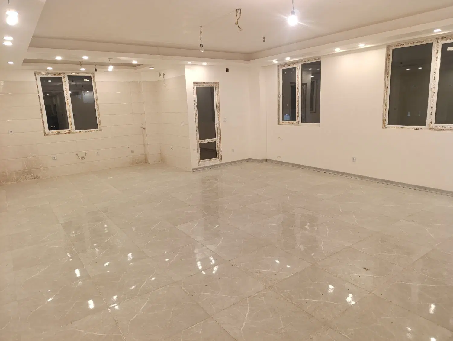 فروش آپارتمان ۱۰۳ متری ، نوساز و کلیدنخورده