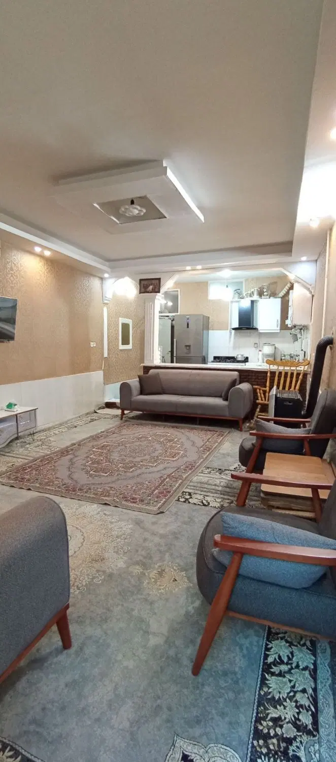 اپارتمان‌همکف‌با‌پارکینگ‌یک‌خواب‌