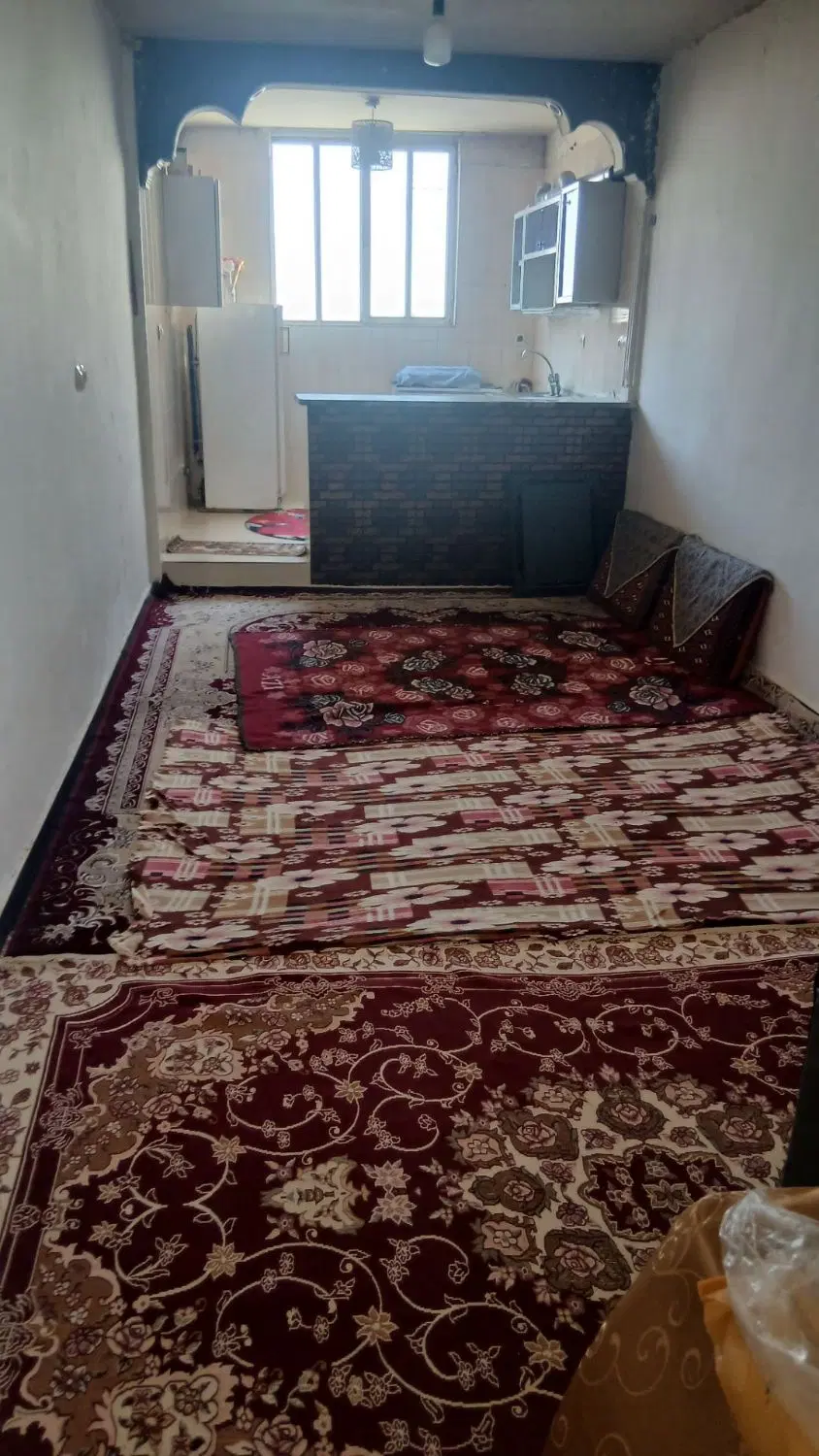 سوئیت ۴۹ متری طبقه بالا پارکینگ خیابان   جعفری