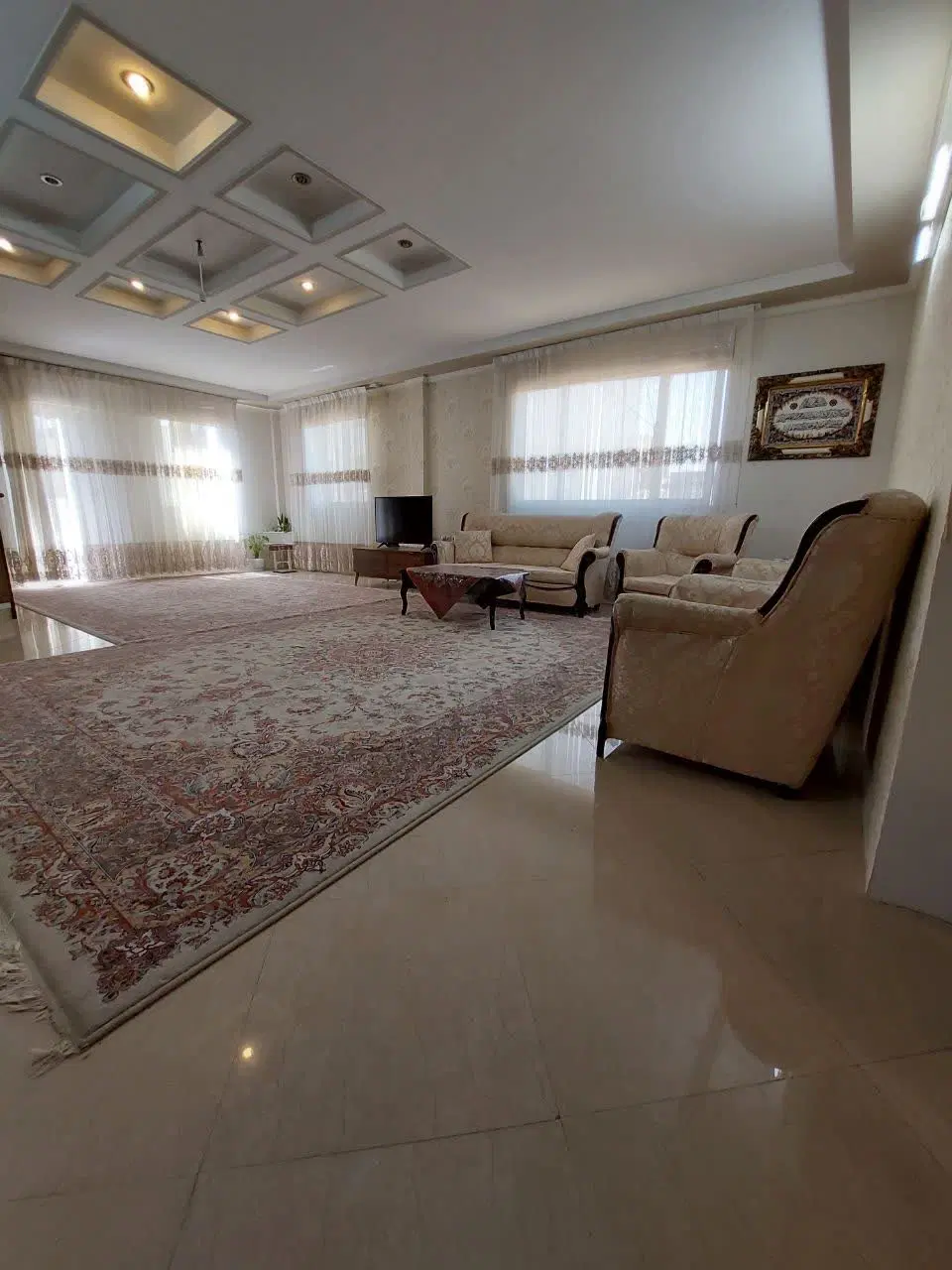 آپارتمان خوش نقشه واقع در ملک شعرا بهار
