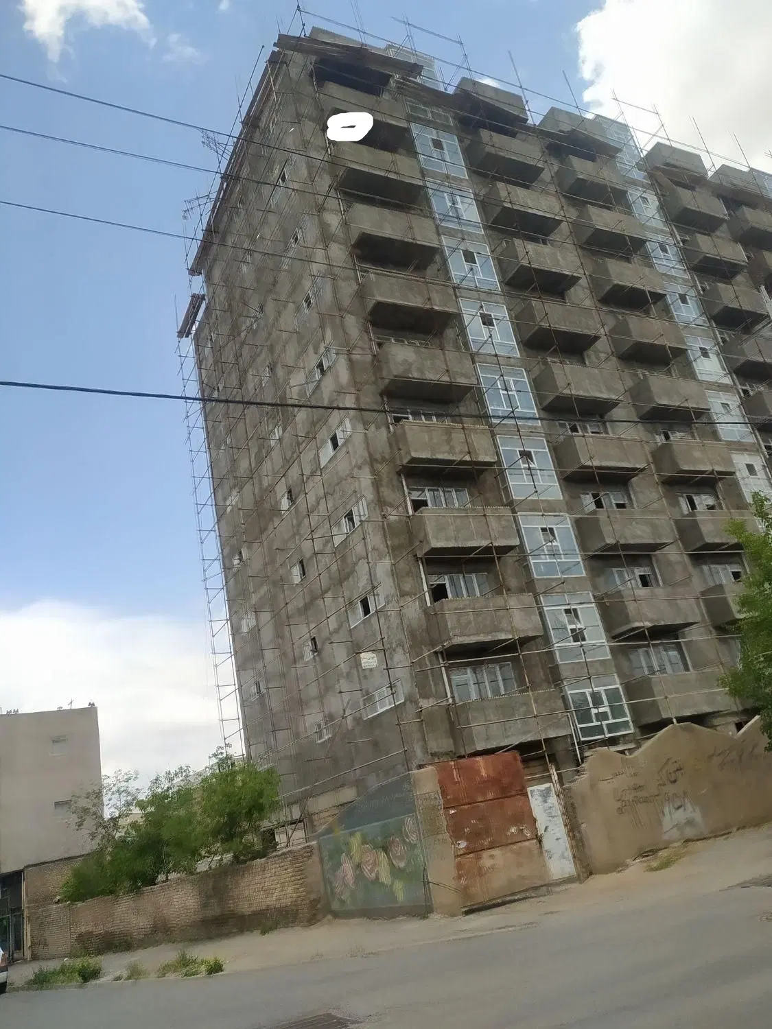 آپارتمان نیمه کاره