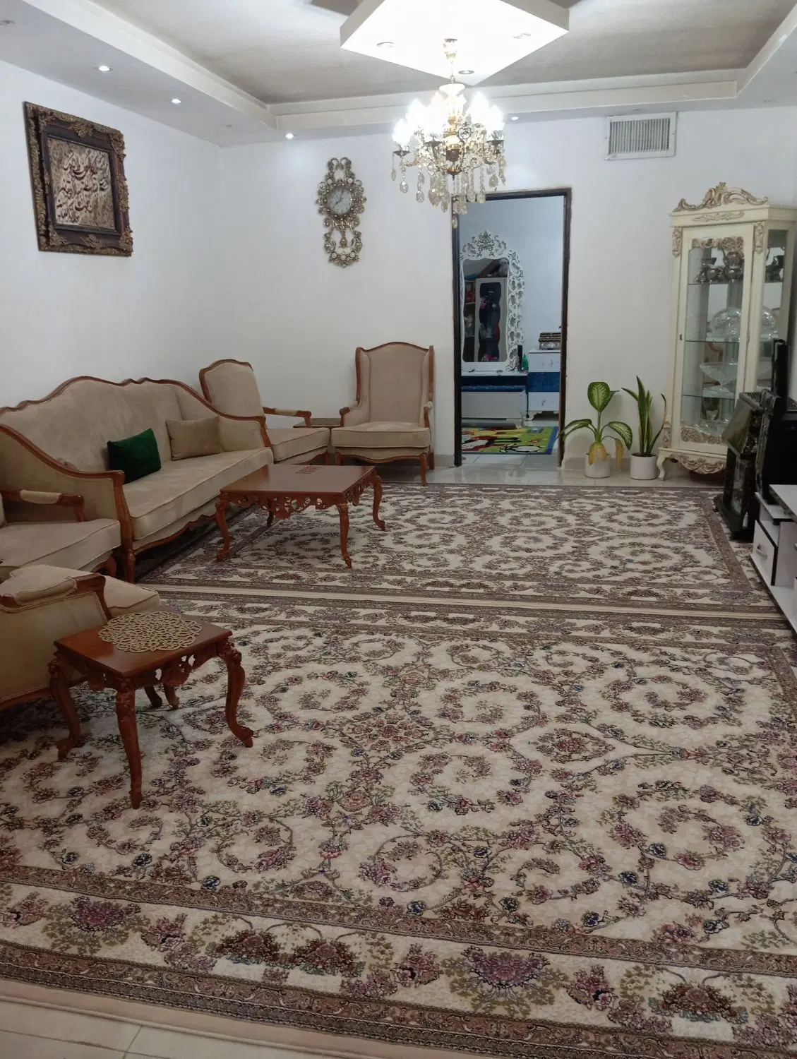 رهن و اجاره واحد 83متری در حسین آباد صالحیه