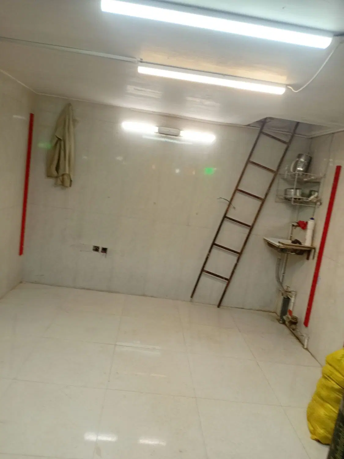 یک باب مغازه در راسته مسگرها خیابان توحید