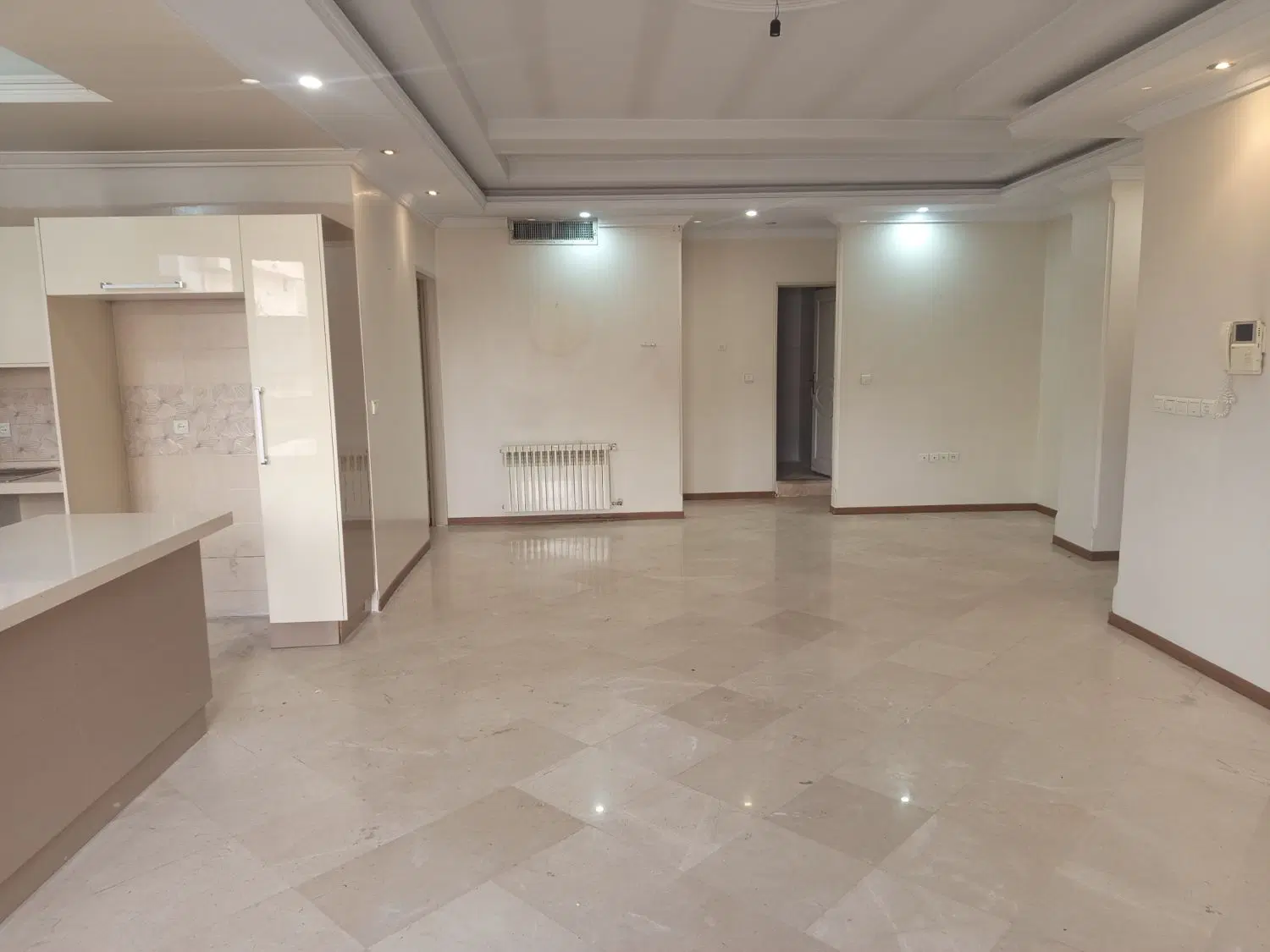 ۱۰۴متر کاشانی بهنام تخلیه پرده خور فول امکانات