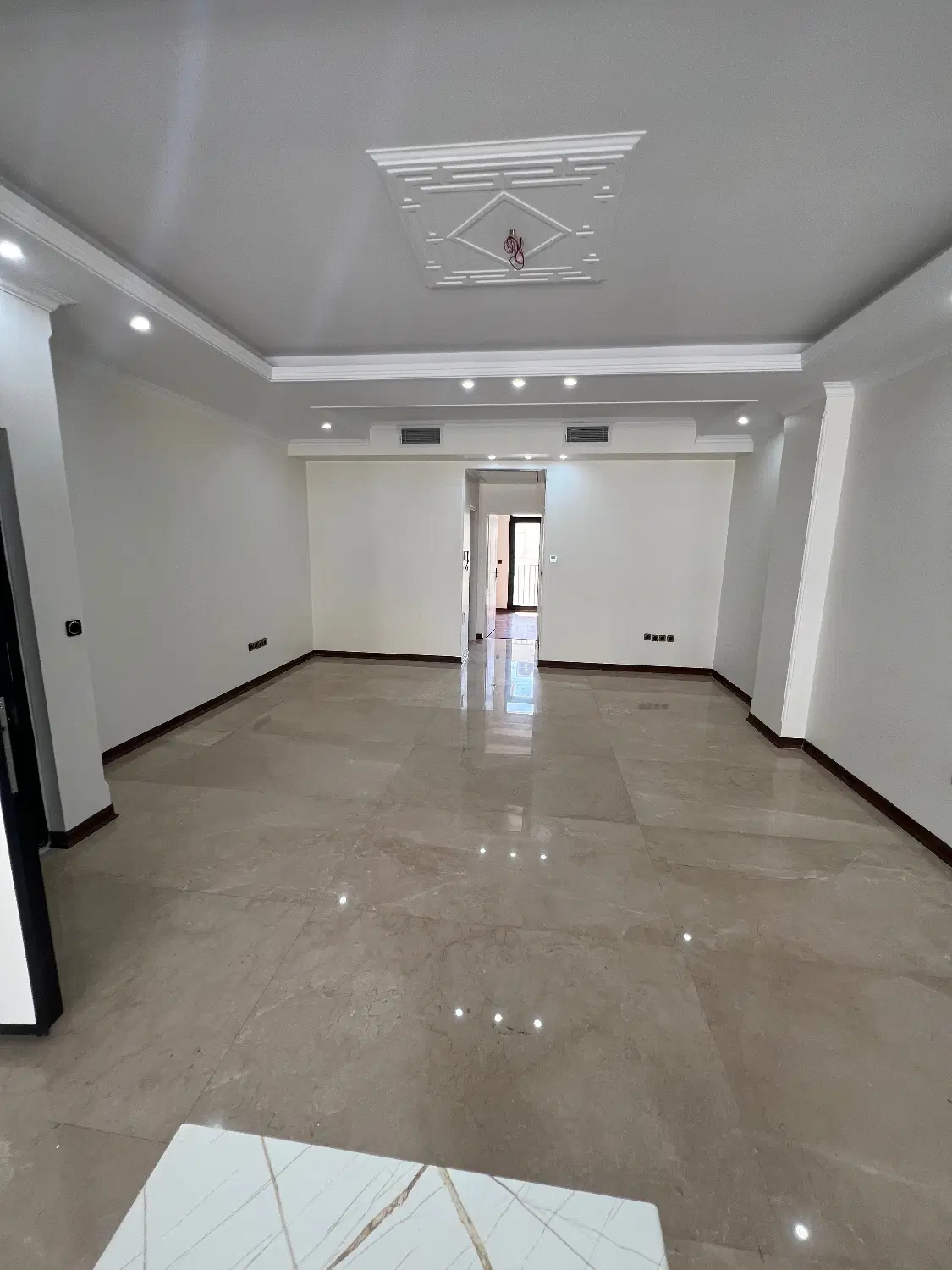 110 متر _ ۲ خواب _ فول امکانات_ بدون توضیح
