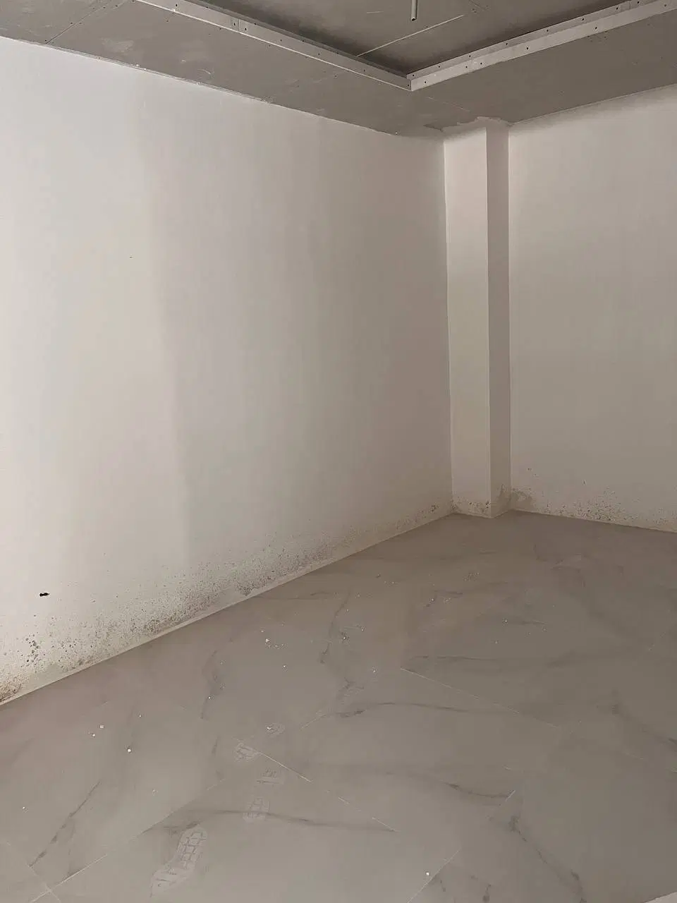 آپارتمان کلید اول طبقه ی سوم دانش اموز۷