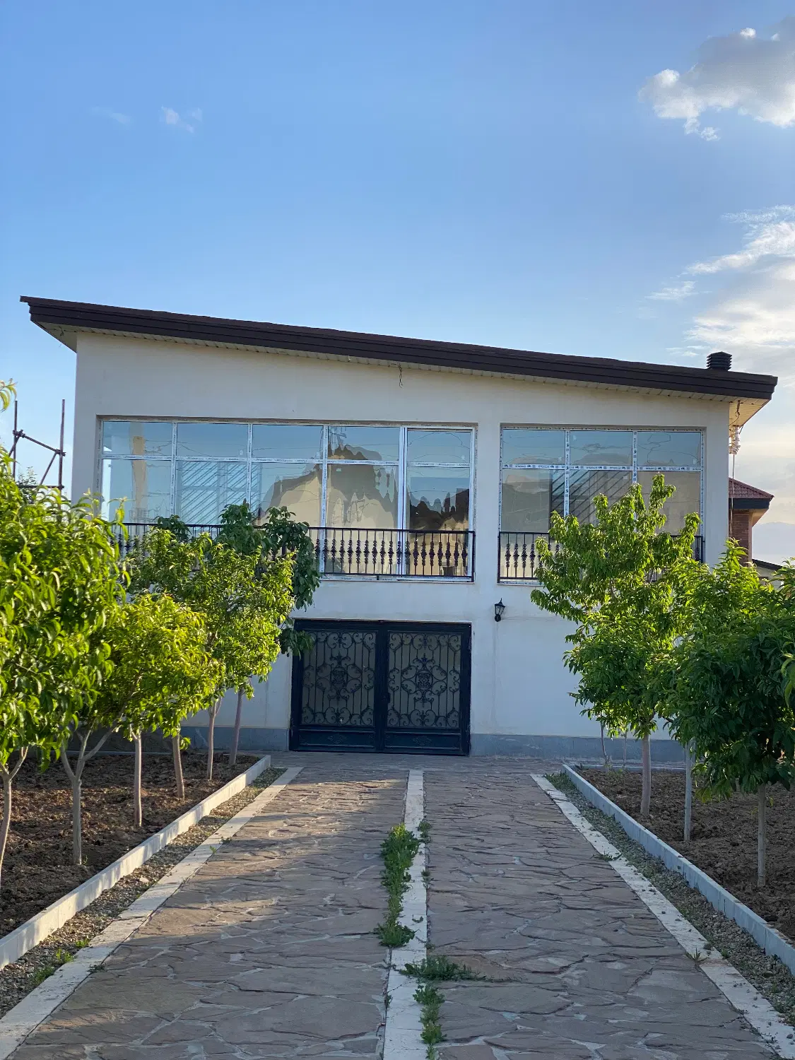 باغ ویلا ۱۰۰۰متری نئوکلاسیک تاپ لوکیشن آبسرد