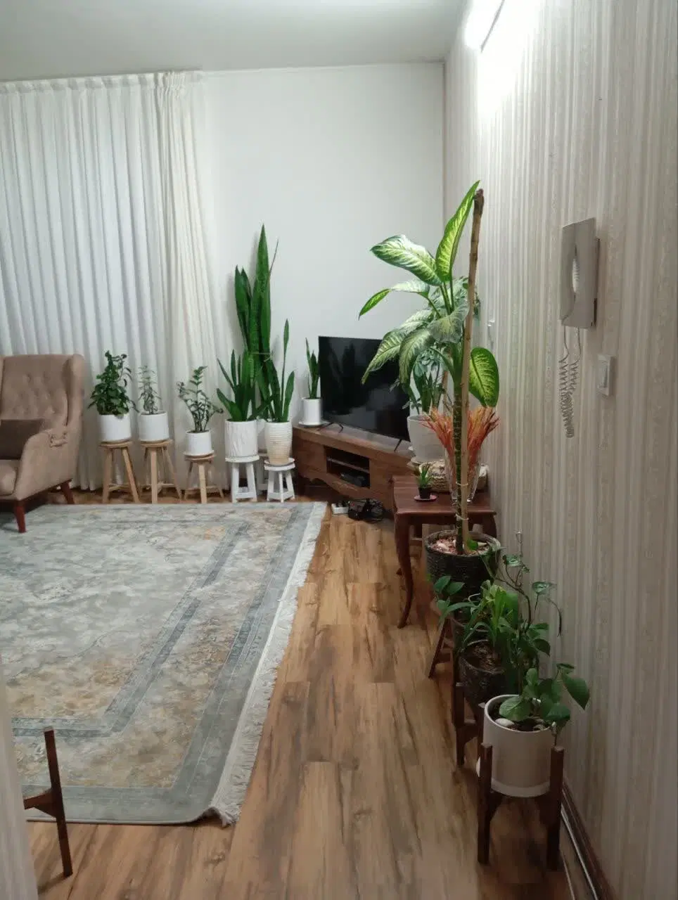 آپارتمان ۸۱ متری سند دار