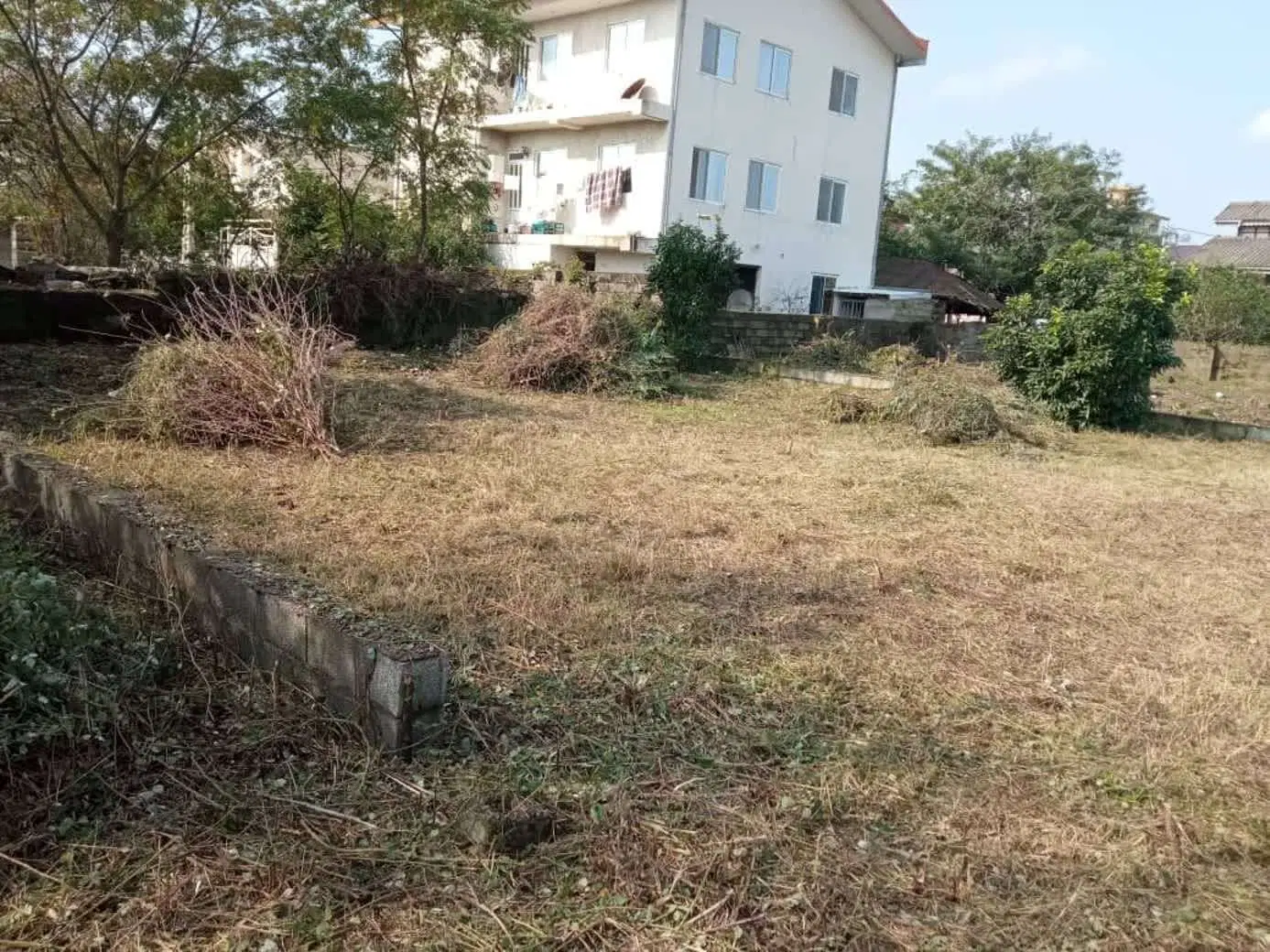 زمین مرکز شهر رودسر