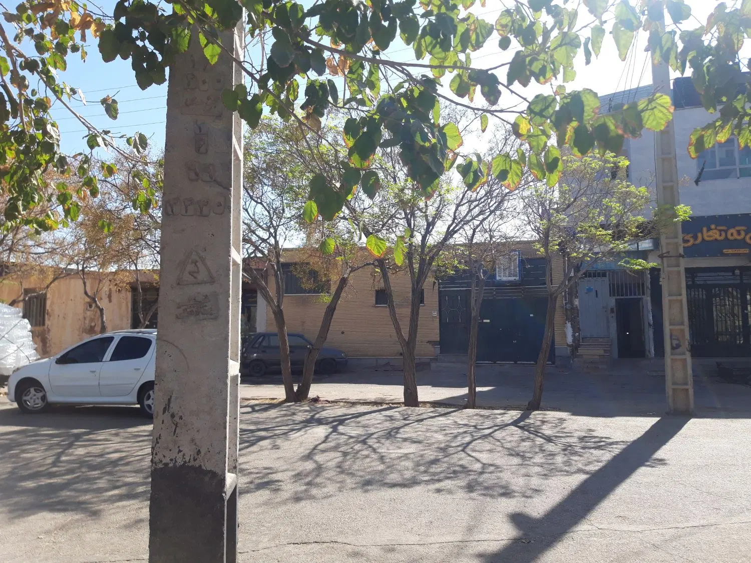 خانه کلنگی ( لب بلوار )
