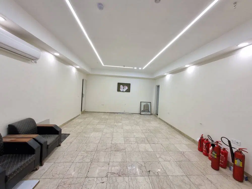 ۱۰۰ متر مغازه نوساز با ۳ پارکینگ سندی هاشمی
