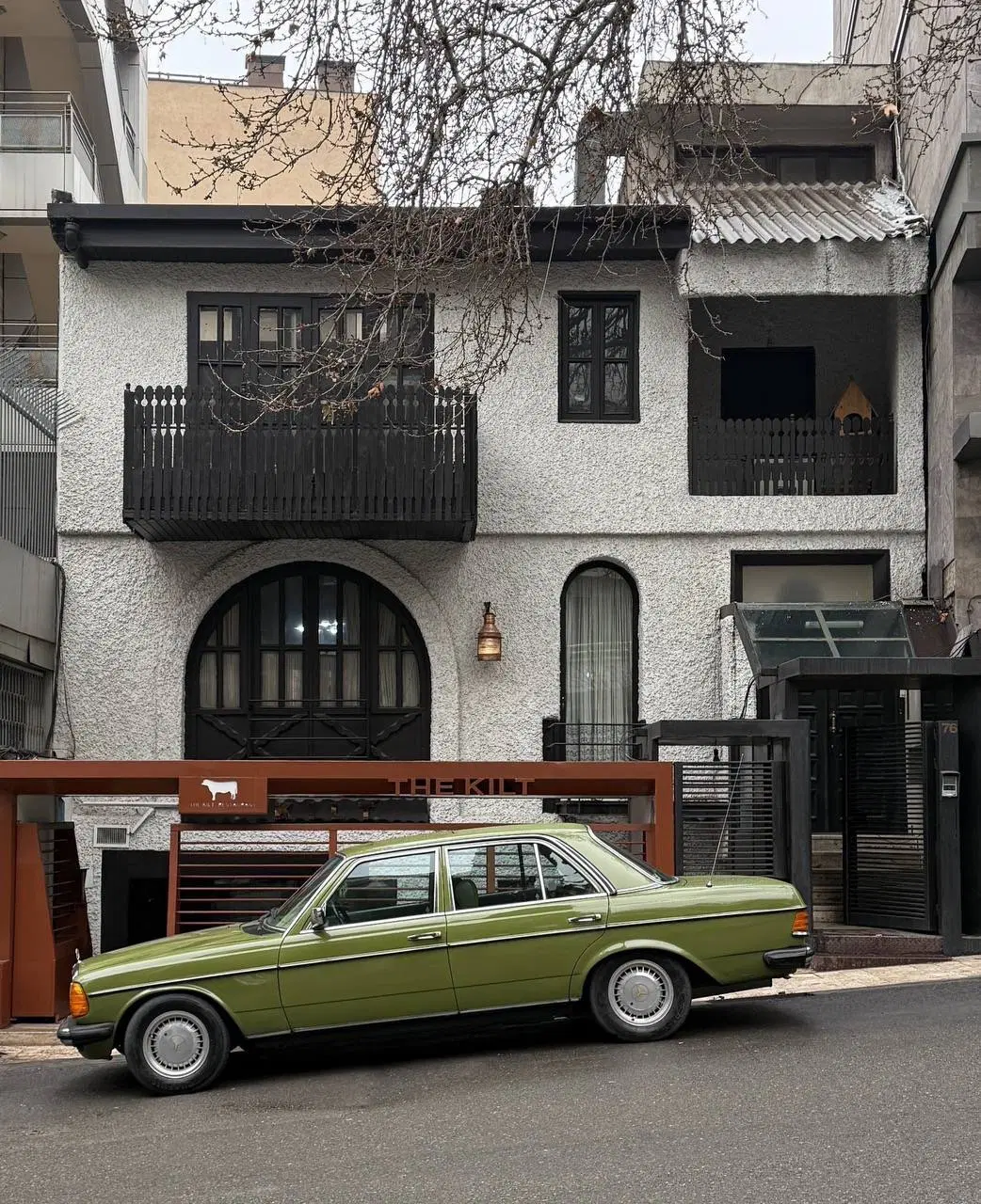 ۷۶ متری