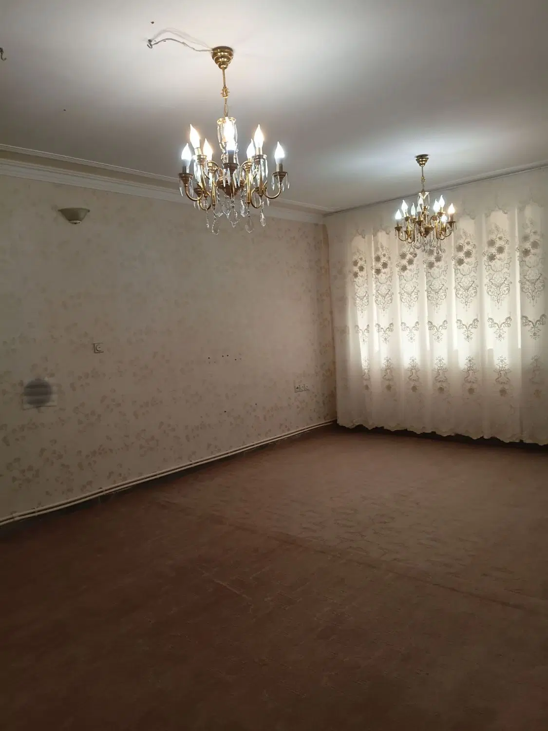 فروش یک باب حیاط 100 متر مربع