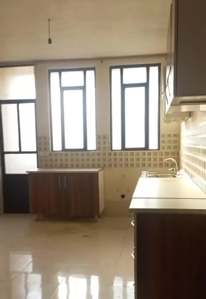 ۱۰۰متر منبع اب