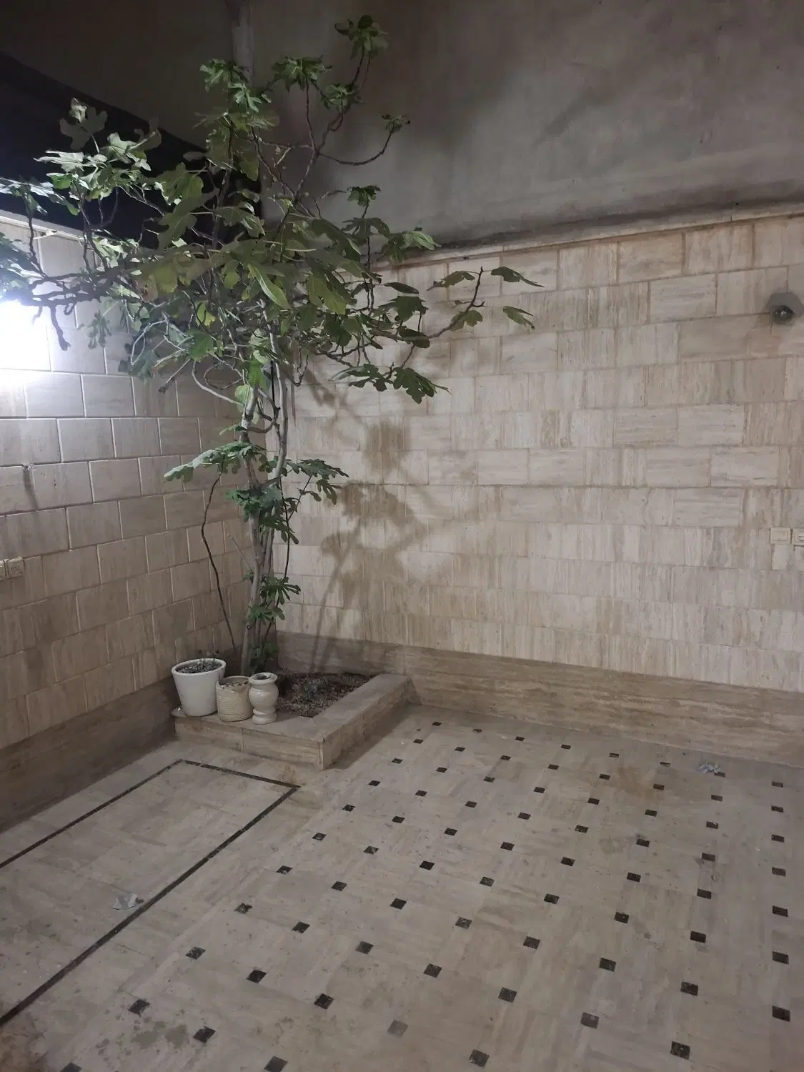 خانه ویلایی همکف حیاط دار