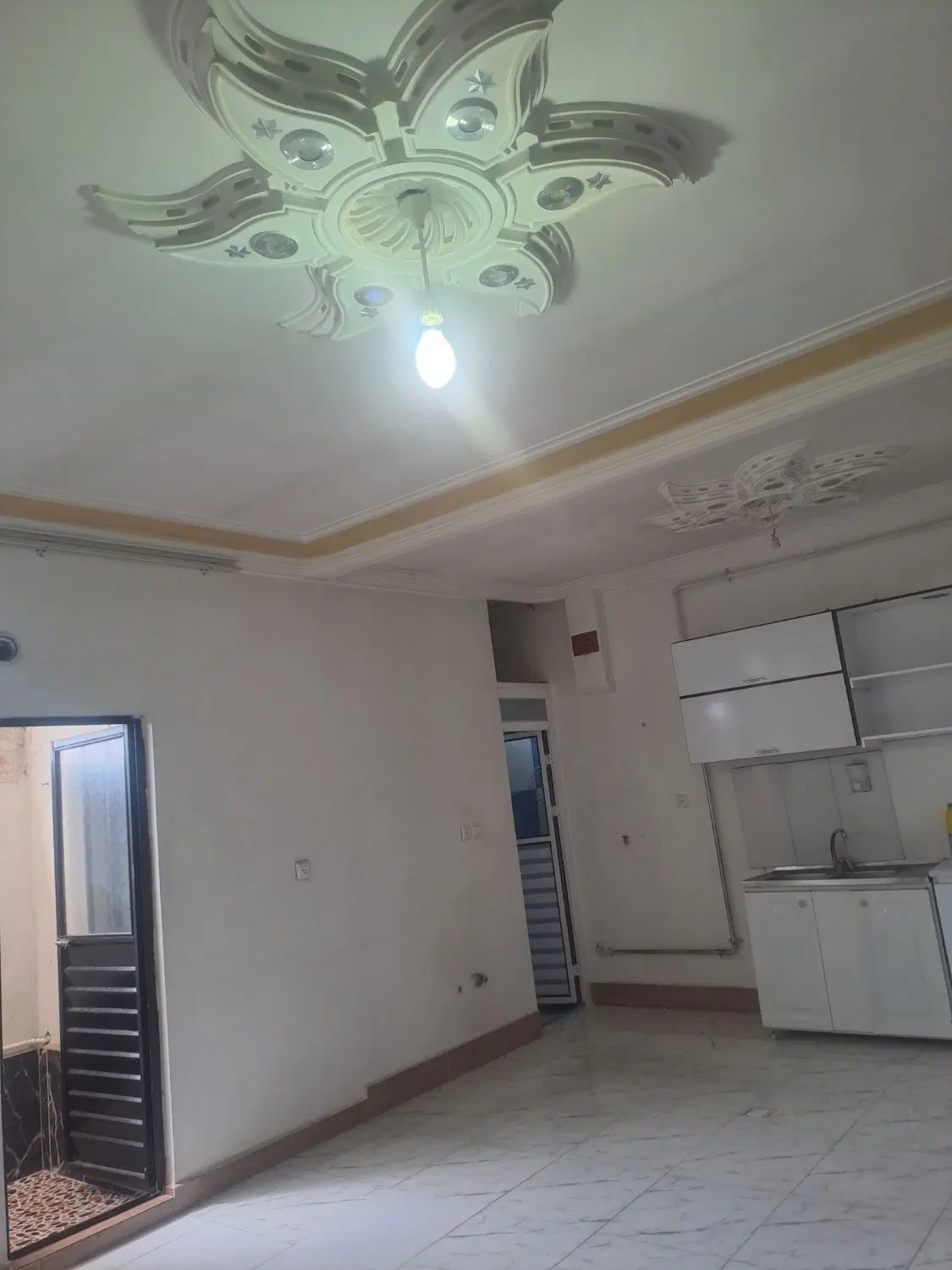 خانه مسکونی تک خوابه و۷۵متری رهن کاملجل