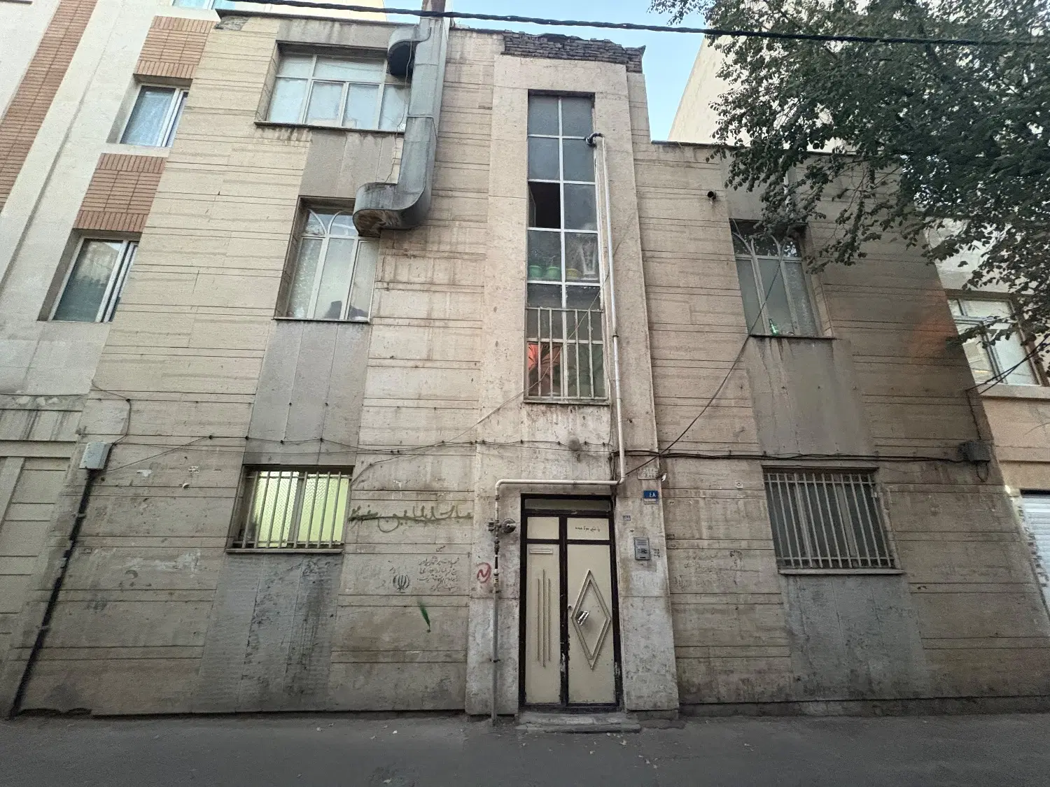 نام ویلایی در اتابک خاجی کرمانی